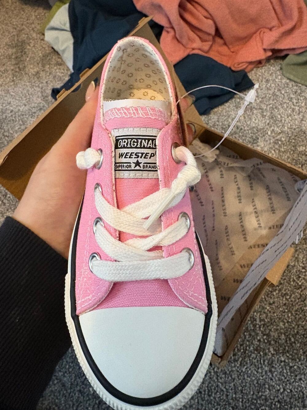 KIDS Pink sneakers